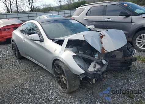 2013 Hyundai Genesis Coupe 3.8L z USA, uszkodzony, nr VIN KMHHU6KJ8DU109493